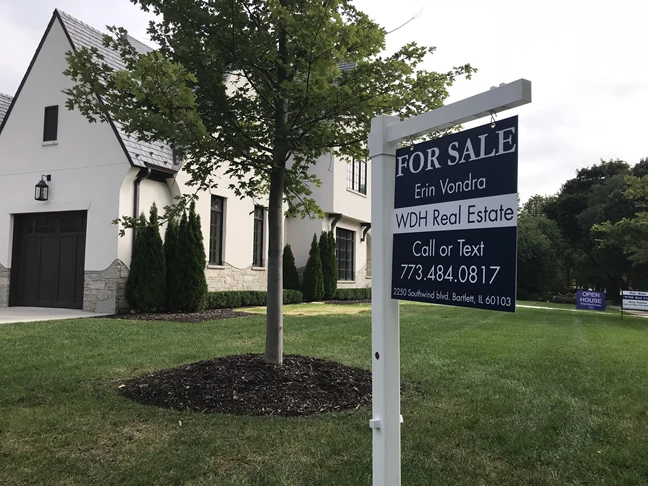 Residential Real Estate Sign in Hinsdale